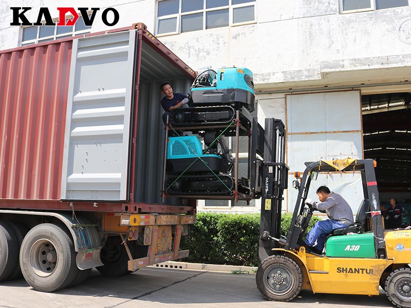 凱迪沃重工一批小型挖掘機(jī)出口東歐
